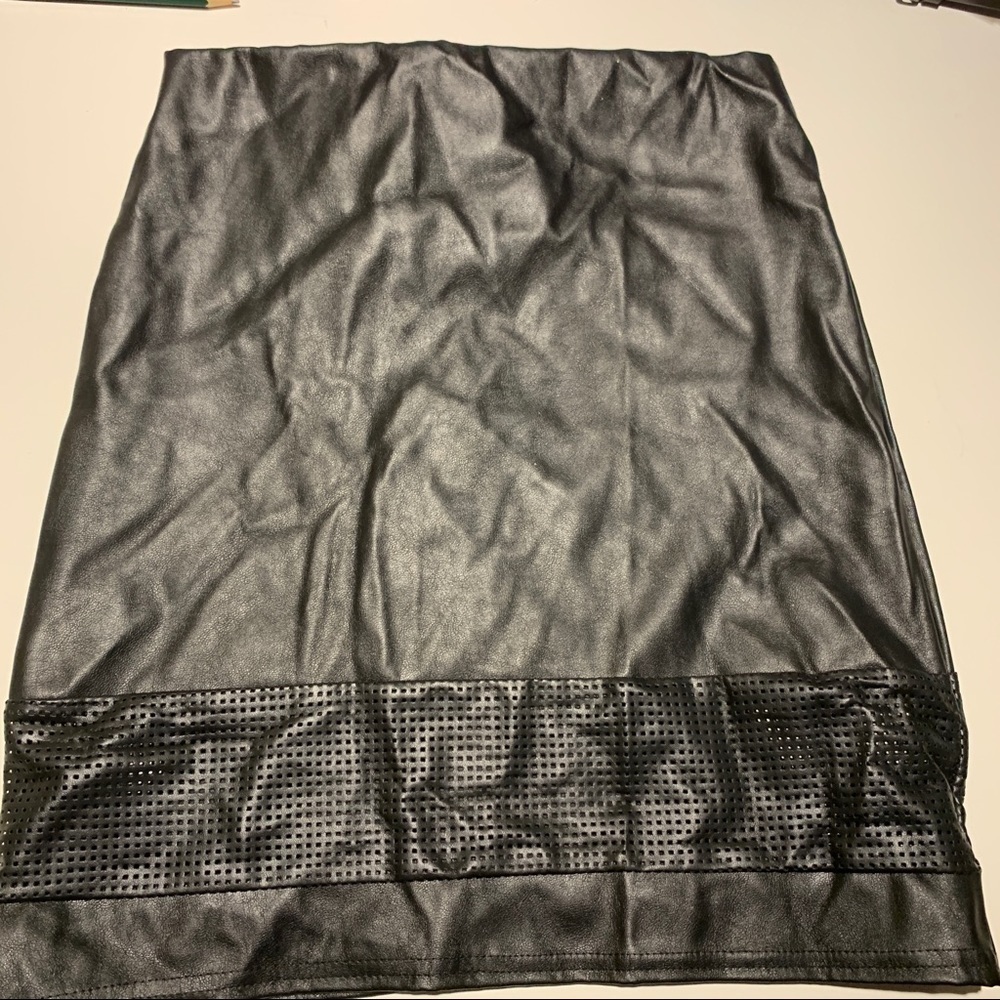 Boohoo toni pu perforated hemi skirt